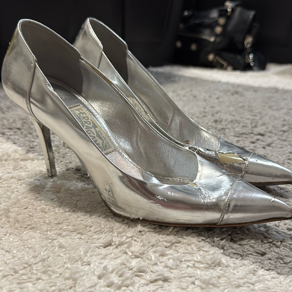 Used Salvatore Ferragamo pumps 3.5inches high